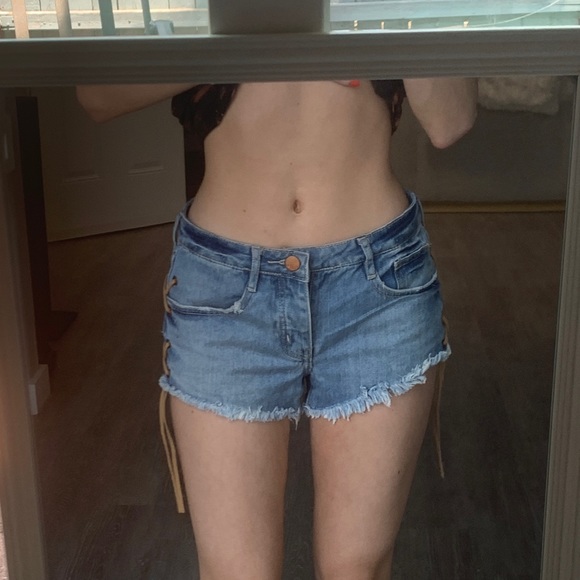 cotton on light wash jean shorts - Picture 4 of 4